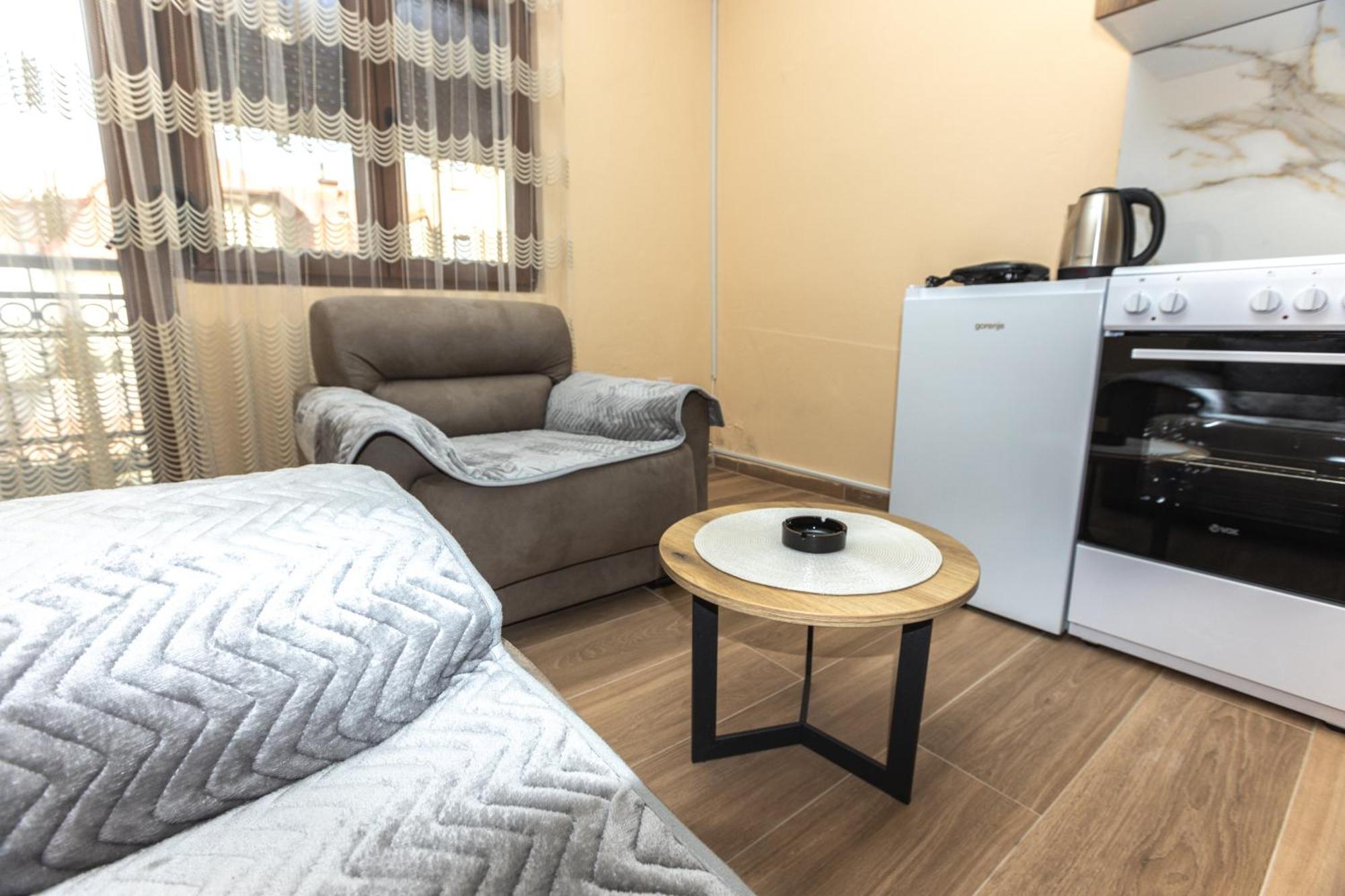 Apartmani Bulevar Cetinje Eksteriør bilde