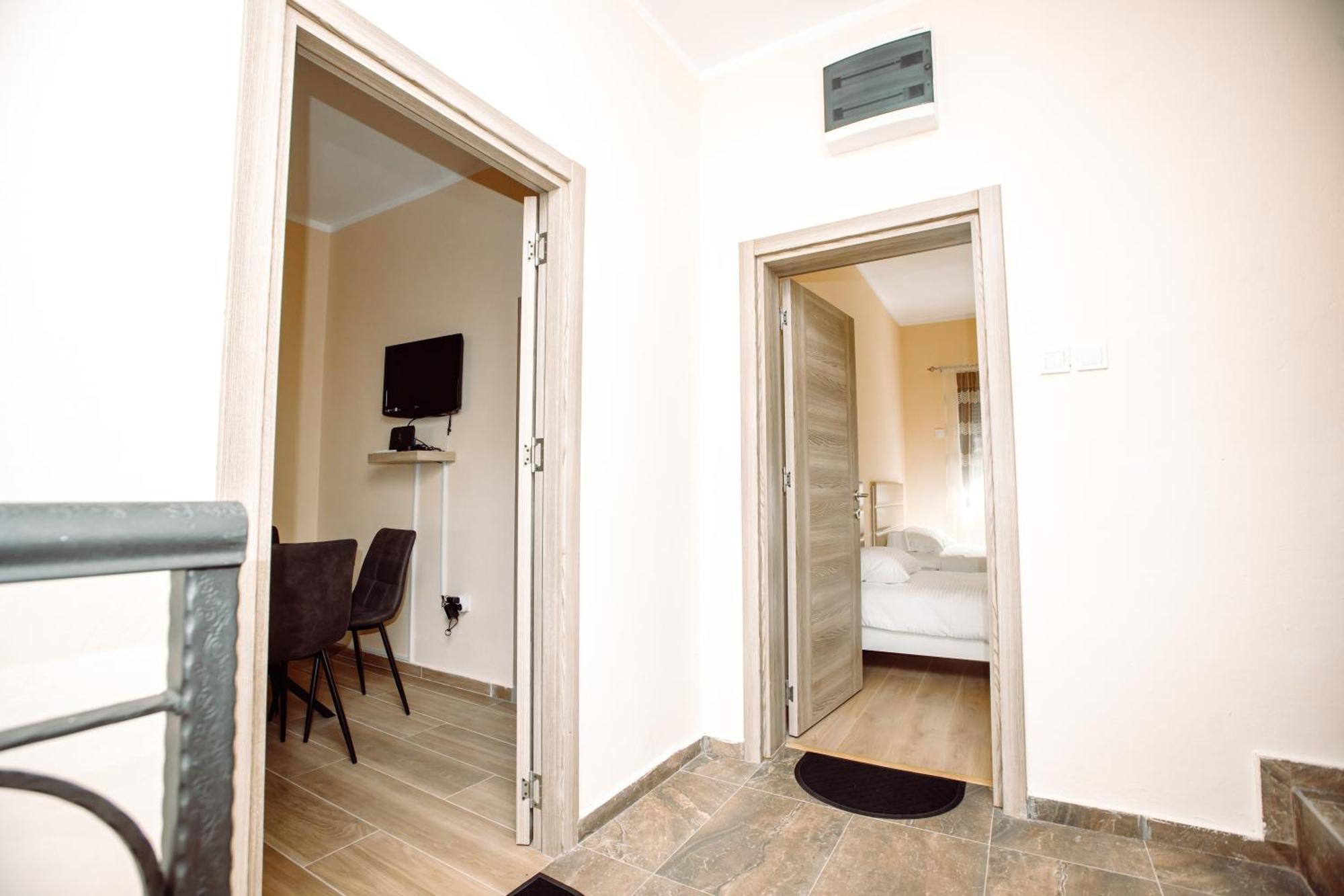 Apartmani Bulevar Cetinje Eksteriør bilde