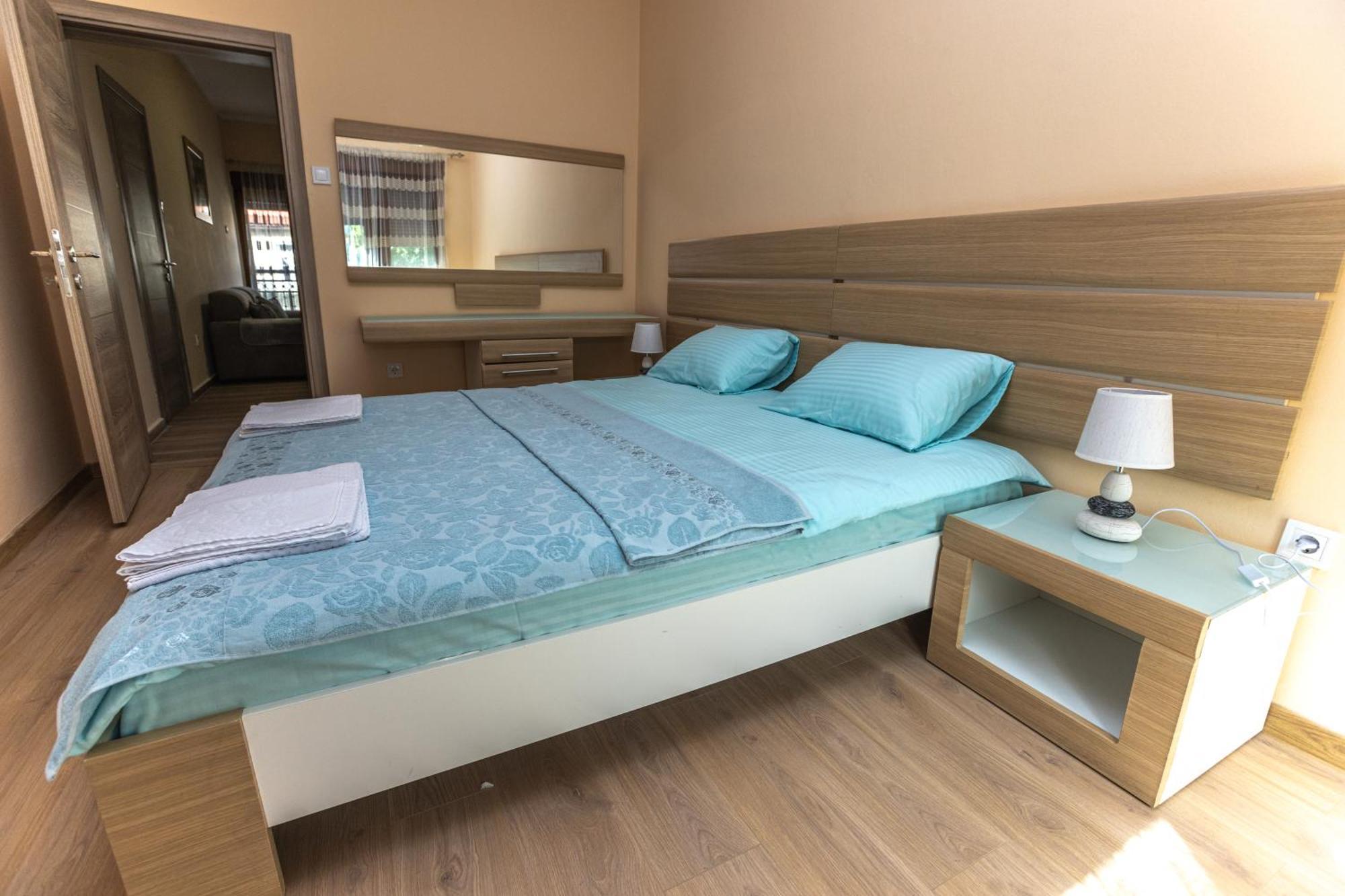 Apartmani Bulevar Cetinje Eksteriør bilde