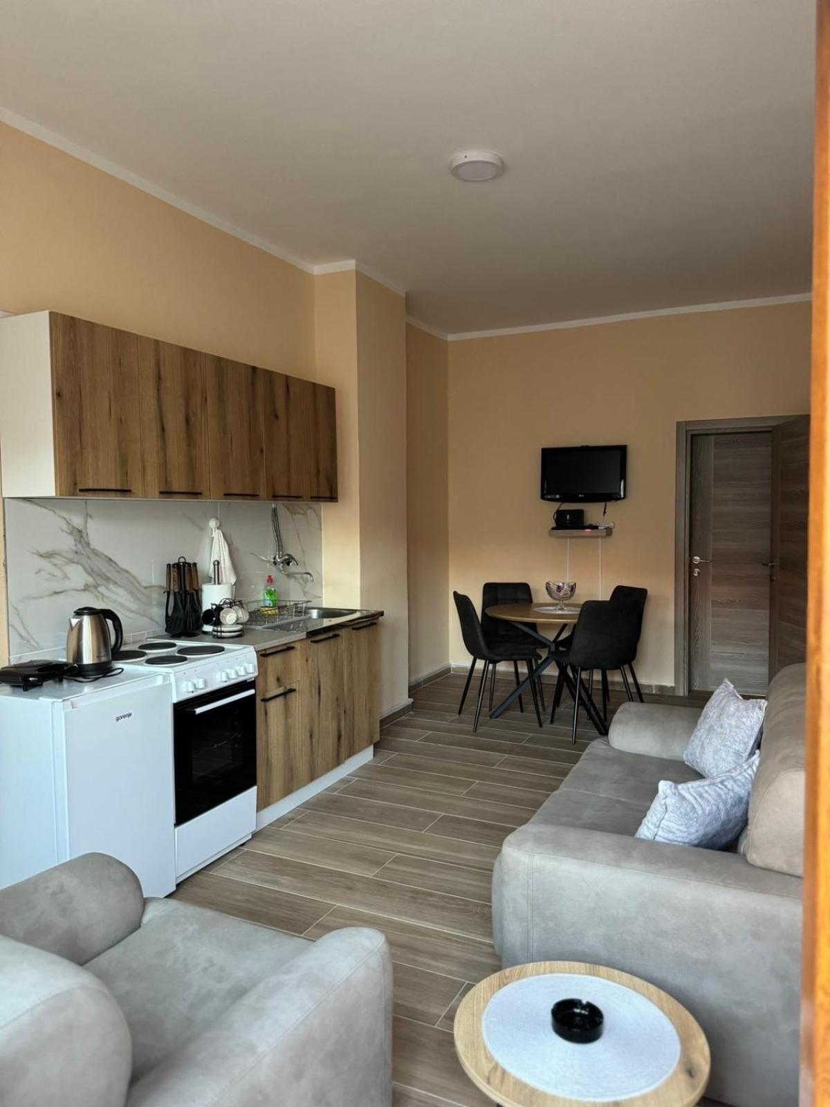 Apartmani Bulevar Cetinje Eksteriør bilde