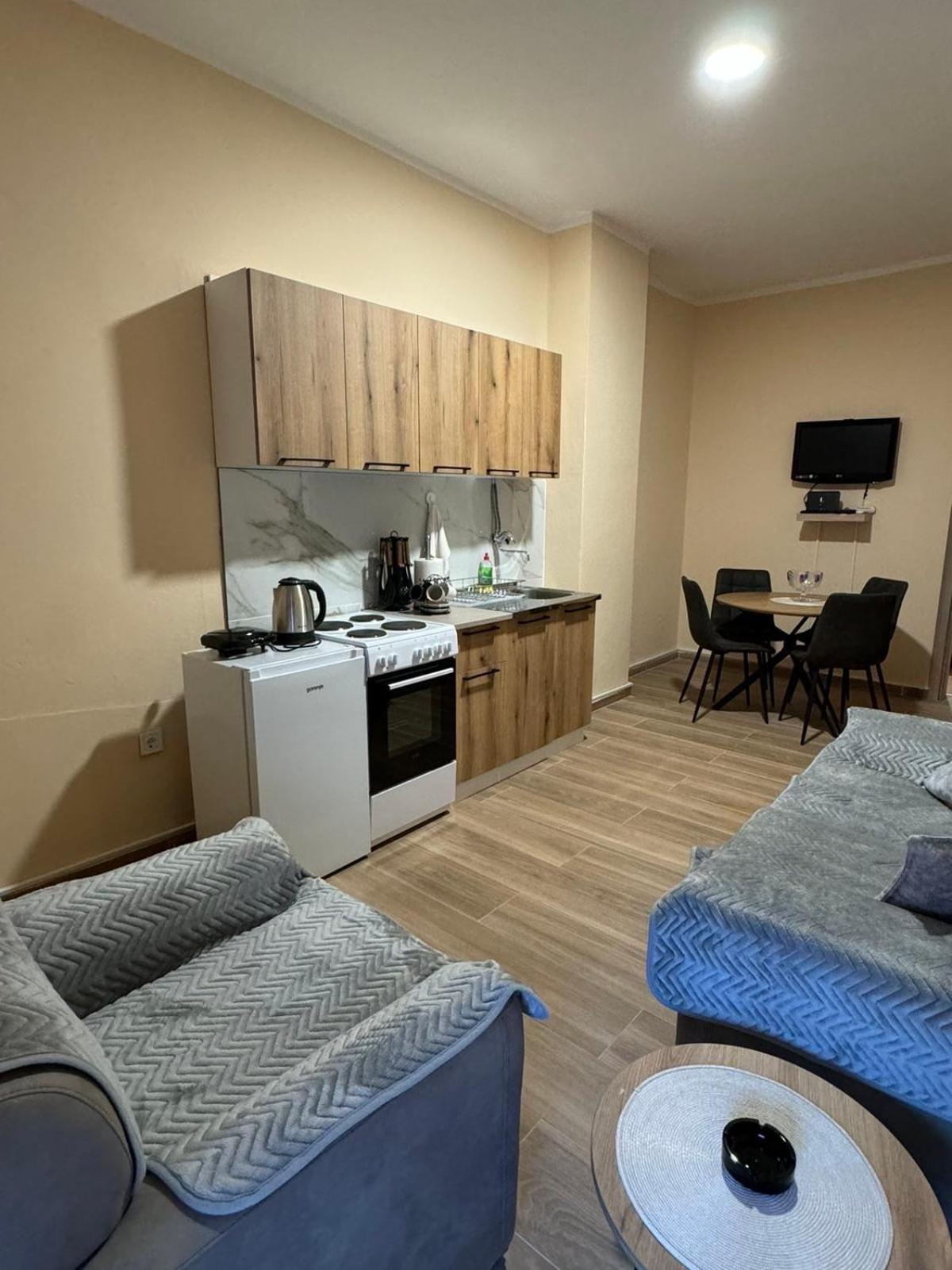 Apartmani Bulevar Cetinje Eksteriør bilde