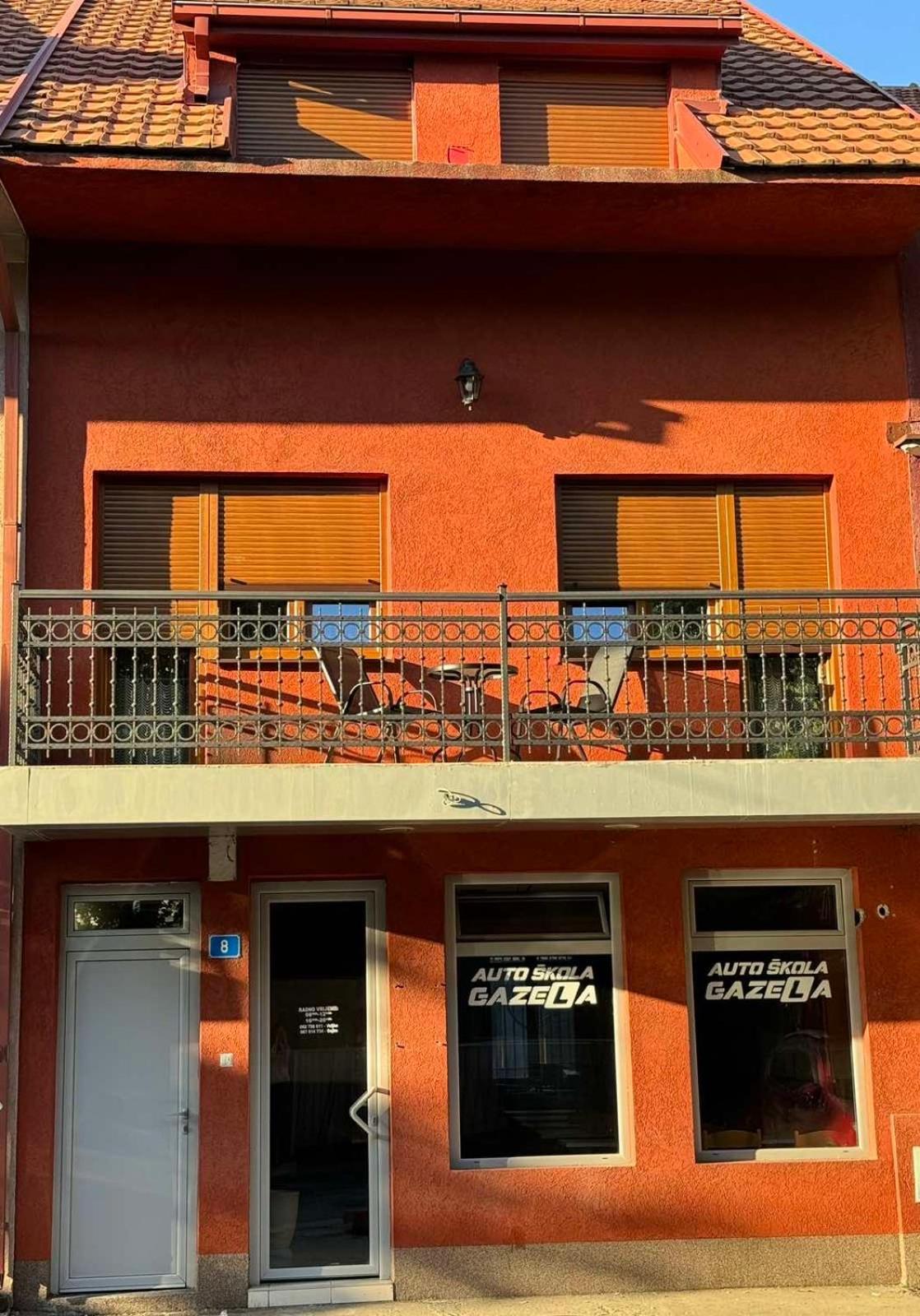 Apartmani Bulevar Cetinje Eksteriør bilde